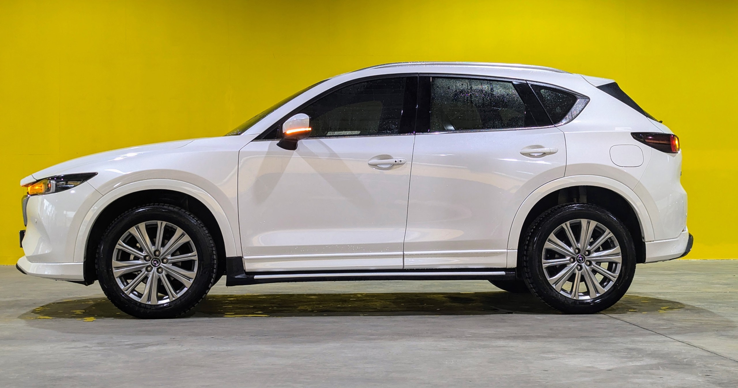 Cần bán xe Mazda CX 5 Premium Exclusive 2023, màu trắng, 3,500km